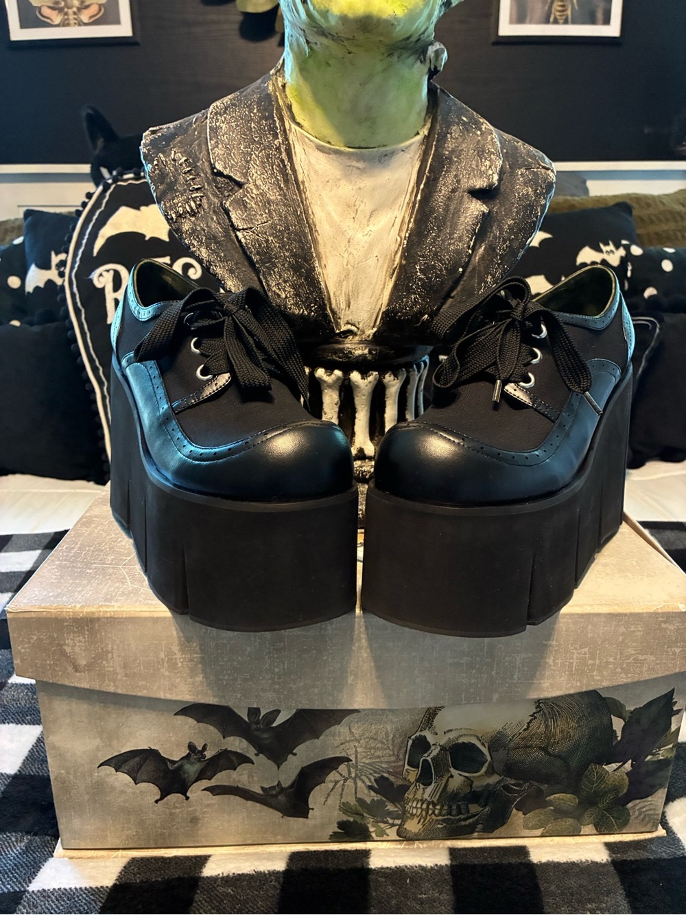 Widow Platforms Deep Black Vintage Oxford Inspired Design Lightweight Size 9
